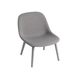 Muuto Fiber Lounge Fauteuil Met Eikenhouten Poten