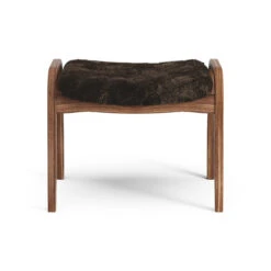 Swedese Lamino Voetenbankje Walnoot Geolied/schapenvacht -Muuto Verkoopwinkel 512061 01 3 ProductImageExtra 91e0994142
