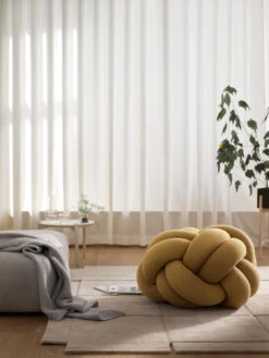Design House Stockholm Knot Kussen XL -Muuto Verkoopwinkel 512323 01 2 EnvironmentImage f6e931bfad