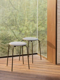 Fritz Hansen Dot Kruk Stof 5 Fritz Hansen Dot Kruk Stof -Muuto Verkoopwinkel 513866 01 3 EnvironmentImage 8aa69ae484