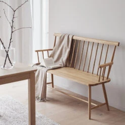 Lönelid Houten Bankje 5 Lönelid Houten Bankje -Muuto Verkoopwinkel 518544 01 03 ProductImageEnvironment 53a57796df