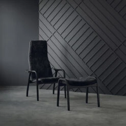 Swedese Lamino Fauteuil En Voetenbankje Black Edition 18 Swedese Lamino Fauteuil En Voetenbankje Black Edition -Muuto Verkoopwinkel 530958 01 10 EnvironmentImage 49d02caacc