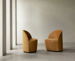 Menu Tearoom Lounge Chair Swivel -Muuto Verkoopwinkel 567467 01 5 EnvironmentImage 4fcd40af22