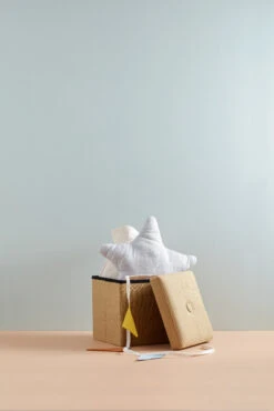 Kid's Concept Kid's Base Zitpoef Met Opbergruimte 6 Kid's Concept Kid's Base Zitpoef Met Opbergruimte -Muuto Verkoopwinkel 568892 01 10 EnvironmentImage cfb53950f0