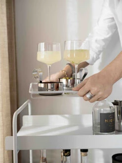 Zone Denmark A-Cocktail Serveertrolley -Muuto Verkoopwinkel 572245 01 12 ModelImage d6dfbd3d92