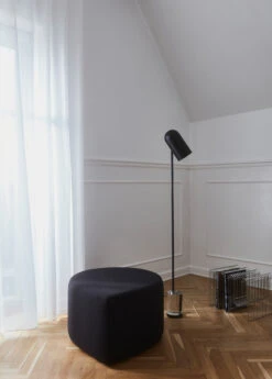 AYTM Stilla Poef Bouclé -Muuto Verkoopwinkel 575870 01 40 EnvironmentImage 4906fd8739