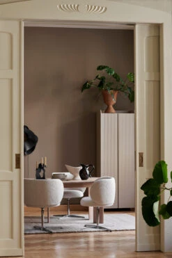 Ferm LIVING Rico Dining Chair Swivel Bouclé 15 Ferm LIVING Rico Dining Chair Swivel Bouclé -Muuto Verkoopwinkel 577235 01 42 EnvironmentImage 45e6f1d62f