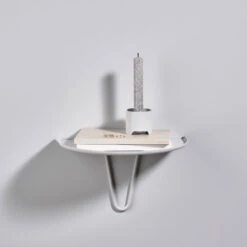 Zone Denmark A-Shelf Plank -Muuto Verkoopwinkel a shelf hylla zone miljo 3 97c14842d1