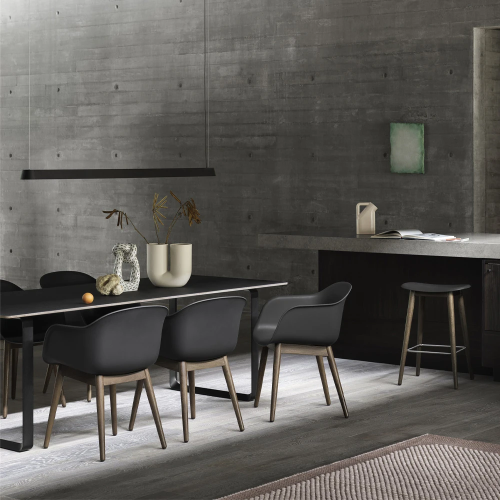 Muuto Fiber Stoel Met Armleuningen En Houten Poten 3 Muuto Fiber Stoel Met Armleuningen En Houten Poten - Afbeelding 3