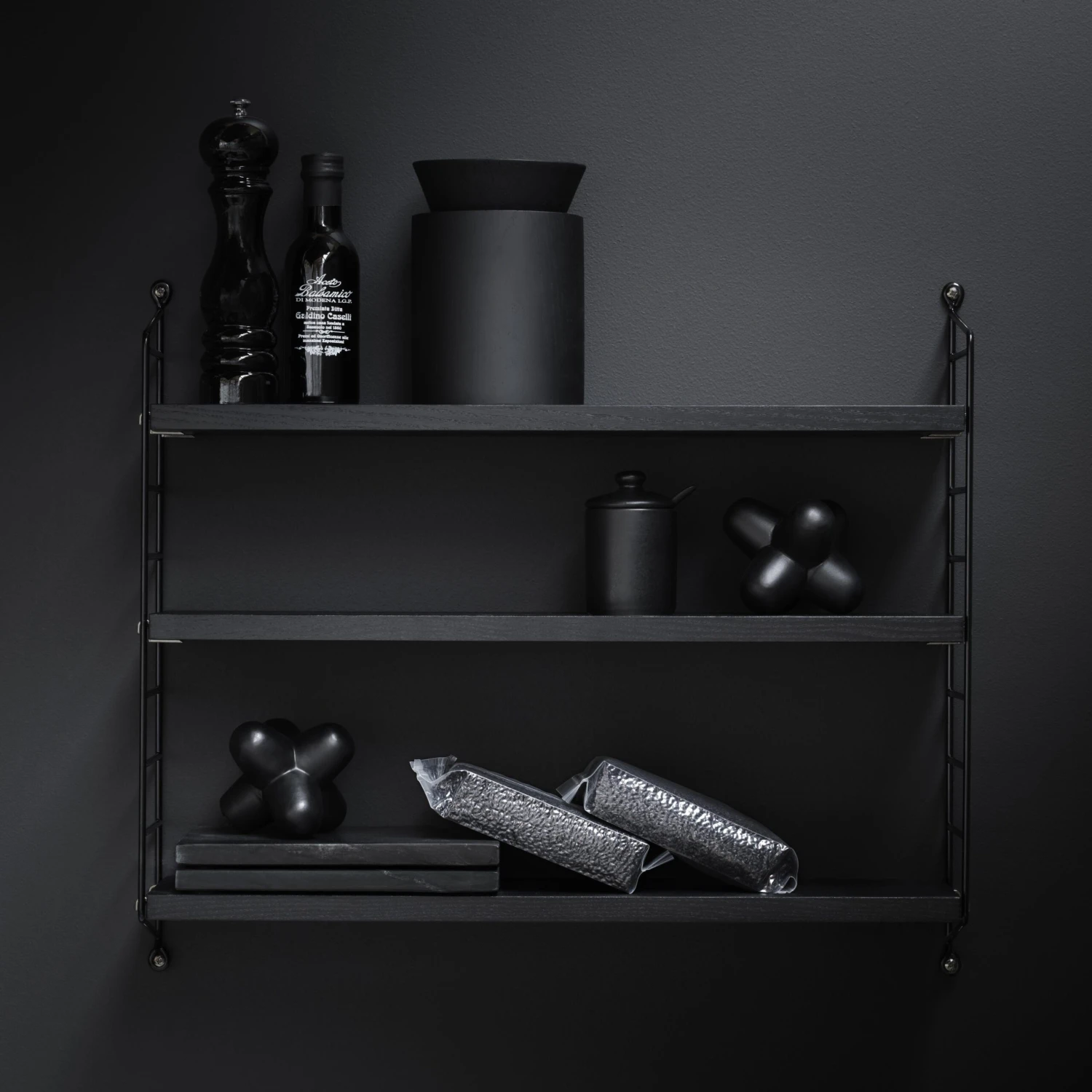 String Pocket Boekenplank Gebeitst Essen-zwart 2 String Pocket Boekenplank Gebeitst Essen-zwart - Afbeelding 2