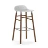 Normann Copenhagen Form Chair Barkruk Walnoothouten Poten